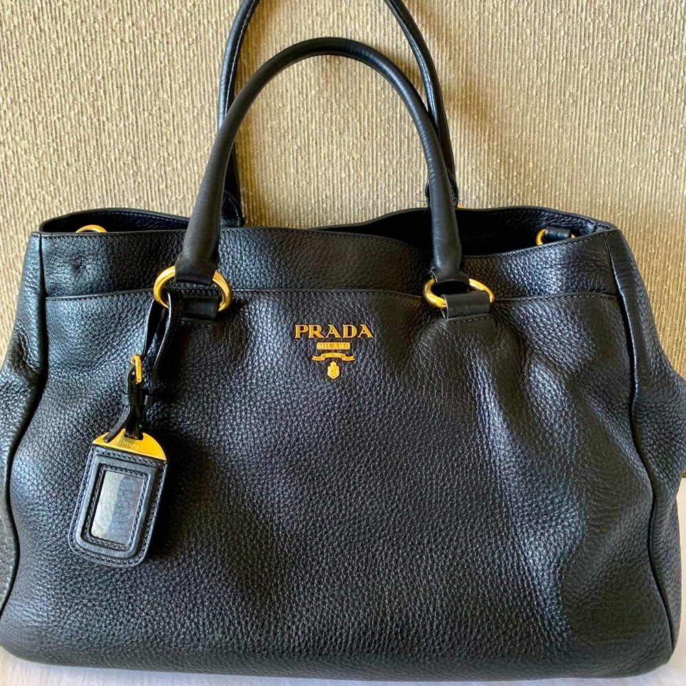 Amazing condition 🤩 Convertible PRADA Nero (black) Vitello Daino bag.